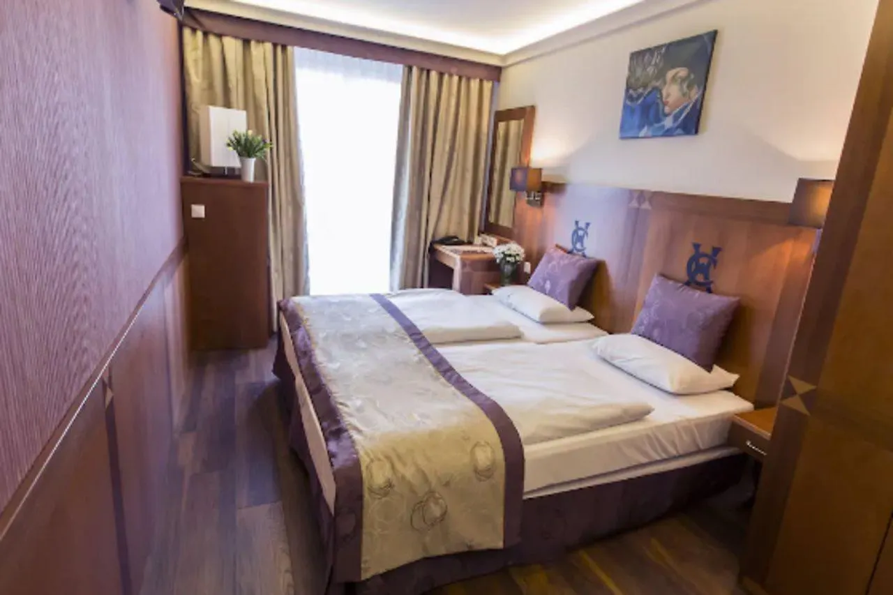 ****  Carlton Hotel Buda Castle Budapest Hungary