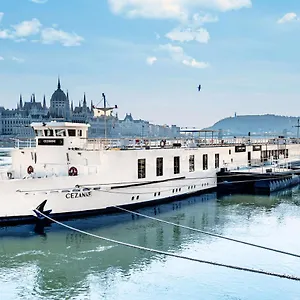 4* Botel Onriver - Ms Cezanne